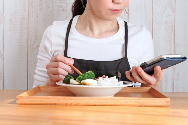 アルバイトの賄いを食べる